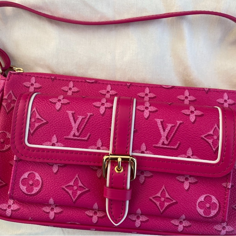NWT Louis Vuitton Maxi Multi Pochette Accessoires Monogram Canvas Fuchsia M46161